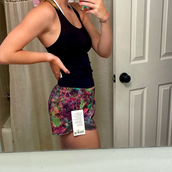 SOLD NWT Lululemon Hotty Hot Shorts - Picture 1 of 6